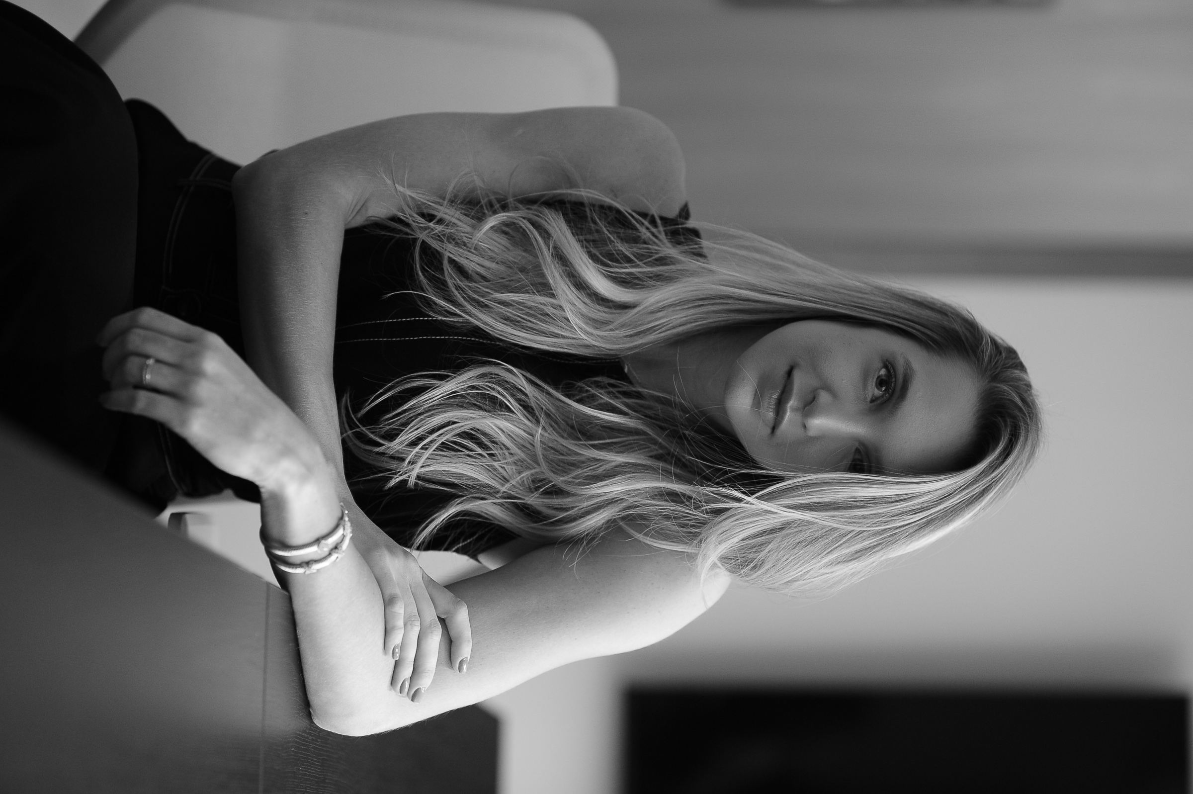 Retrato da Dra. Fabiana Venditti em seu consultório